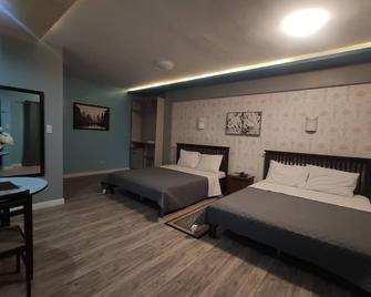 Nikita's Place Hotel - Calapán - Habitación