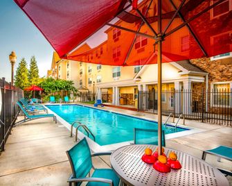 TownePlace Suites by Marriott Baltimore BWI Airport - Linthicum Heights - Svømmebasseng