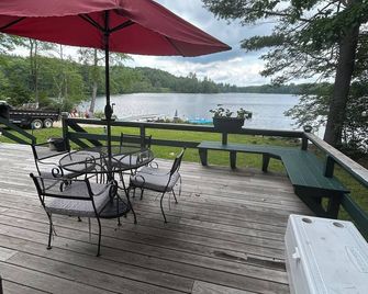 Classic Lakefront Family Summer Home - Rindge - Patio