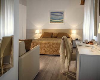 Hotel Astoria - Bibione - Makuuhuone