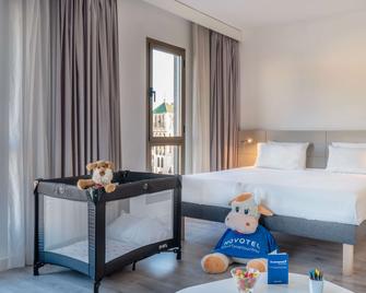 Novotel Suites Malaga Centro - Málaga - Bedroom