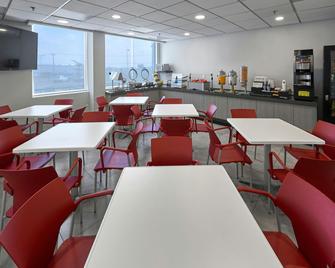 City Express Junior by Marriott Toluca Aeropuerto - טולוקה - מסעדה