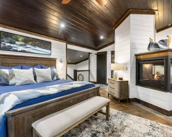 Luxury Cabin Getaway 1 Mi To Broken Bow Lake! - Broken Bow - Bedroom