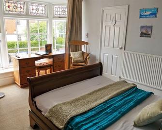 The Bugle Coaching Inn - Yarmouth - Bedroom