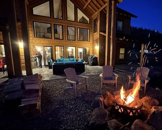 Lucky Duck on Rio Grande River with Hottub & 5 Bathrooms - South Fork - Binnenhof