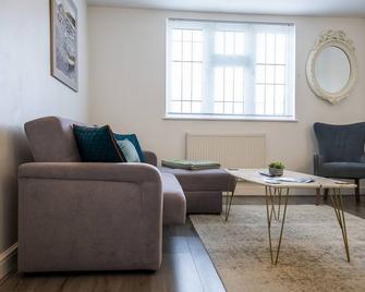 The Townhouse - Free Parking & Wi-Fi - Stratford-upon-Avon - Living room