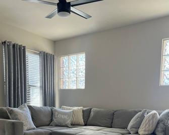 Lavish Cozy Hideout Near Mercedes Bens & State Farm Arena Downtown Atl - Atlanta - Salon