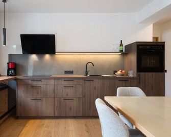 Apartment 'Charly' with Mountain View, Private Garden and Wi-Fi - San Martino in Passiria - Keuken