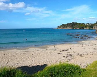 Ridge Cottage - Oneroa Holiday Home - Oneroa - Playa