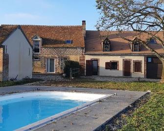 Gite Douchy-Montcorbon-Douchy, 2 bedrooms, 5 persons - Triguères - Piscina