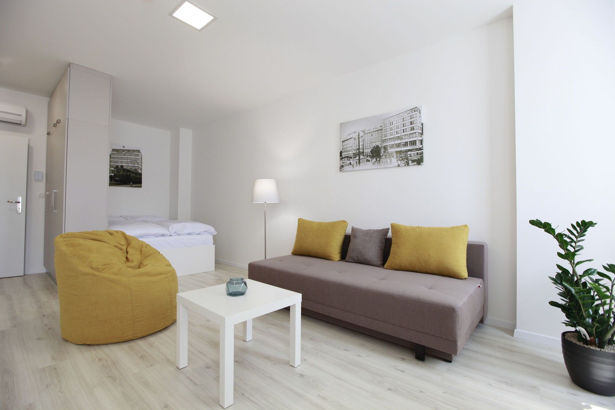 City Center Best Place Apartments - Bratislava - Living room