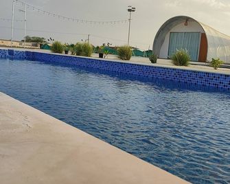 Charming 4-bedroom barn with AC and WiFi in peaceful Ras Al Khaimah - Ras Al Khaimah - Piscine
