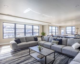 Luxury Home- Minutes from Park City- Family Friendly, Views, Sleeps 16, Spa - Heber City - Sala de estar
