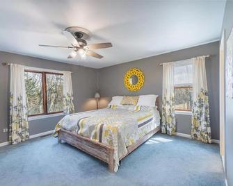 Hidden Haven: Seclusion on the Superior Shoreline - Newberry - Bedroom