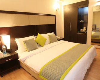Emblem Hotel, New Friends Colony - New Delhi - Bedroom
