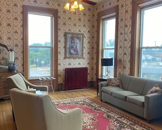 Decker Hotel & Bar - Maquoketa - Sala de estar