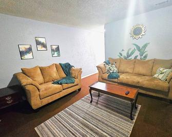 Cute and Comfy with porch - Lakeland - Sala de estar