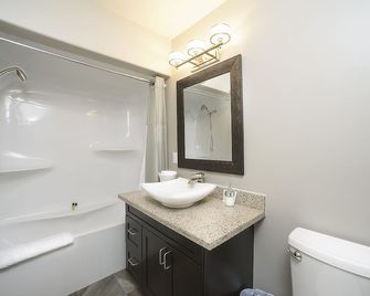 Above the Beach Guest Suites - Penticton