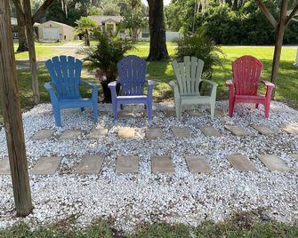 Waterfront Cottage with Private Boat Dock Close to Historic Downtown - Inverness - Patio