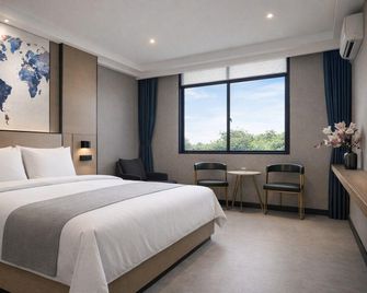 Berman Seaview Hotel (Hai Dongfang Beach Park Branch) - Dongfang - Bedroom