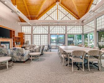 Bear Trap Dunes 2nd floor condo w/ golf on-site, fireplace, and free WiFi - Ocean View - Restaurante