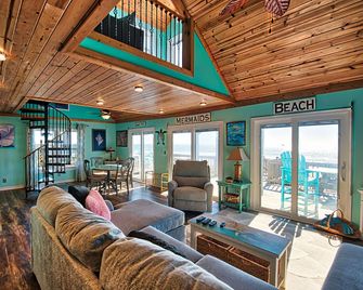 Right On The Beach Reduced Rates Larry's Lazy Susan Beautiful Sunsets & Dogs - North Topsail Beach - Living room