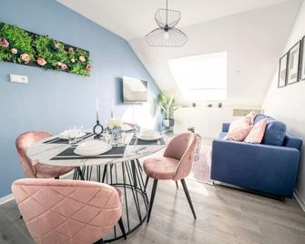 Noble Suite mit Perfektem Wohn- und Arbeitskomfort - Gießen - Dining room