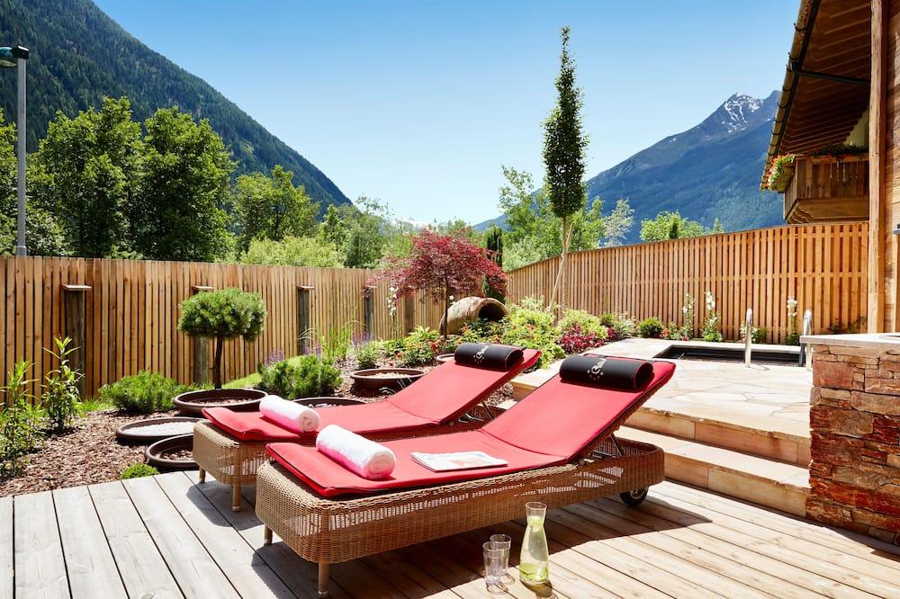 ريلايس آند شاتو سبا هوتِل ياغدوف - نيوستيفت ام ستوبايتال - شرفة مرصوفة