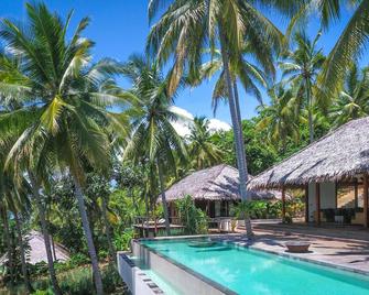 Moro Ma Doto - Morotai Island - Pool