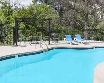 Microtel Inn & Suites by Wyndham Stillwater - Stillwater - Piscina