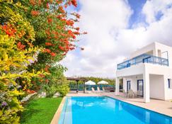 Azzurro Luxury Holiday Villas - Peyia - Piscina