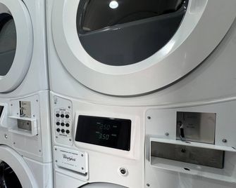 Clewiston Comfort #2 – Modern 1br Escape - Clewiston - Prádelna