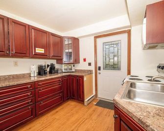 Riverview Apartment #21 - Baraboo - Kitchen