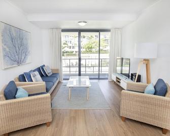 Swell Resort - Burleigh Heads - Living room