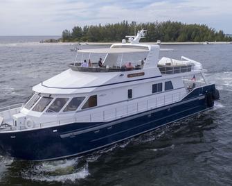 90' custom built luxurious yacht Tampa Bay Florida - Tampa - Strand