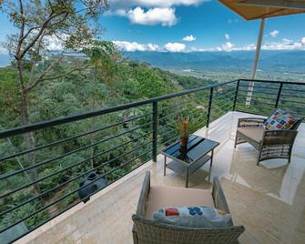 Mountain Top Park Hotel - Quepos - Balkón