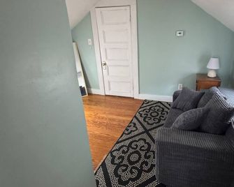 Pet friendly cottage near Boston - Canton