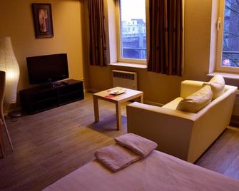 Ambassador Suites Antwerp - แอนต์เวิร์ป - ห้องนั่งเล่น