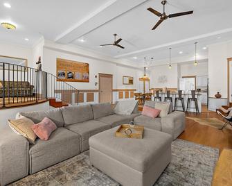 The Ray - 2nd Floor Historic Condo- Minutes Walk to Downtown - St. Augustine - Sala de estar
