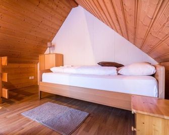 Hotel Sterne - Beatenberg - Bedroom