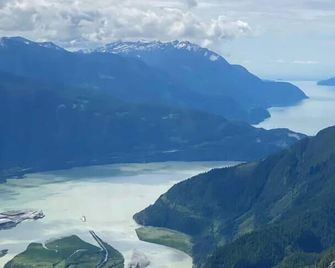 Luxury Mountain Retreat - Sauna, Hot Tub, Ev Charging, Chief Views - Squamish