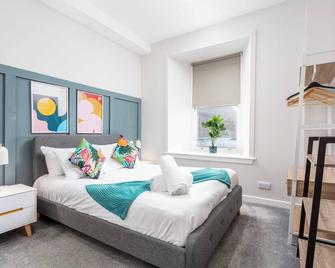 The Annick Suite No1 - Donnini Apartments - Irvine - Bedroom