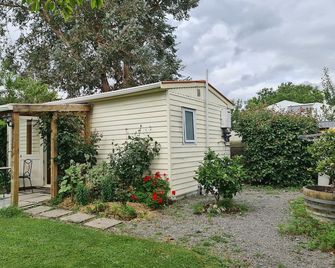 Studio 25 - a charming room in a country garden setting - Martinborough - Building