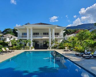 Villa Blanc - Chateau Elysium - Beau Vallon - Pool