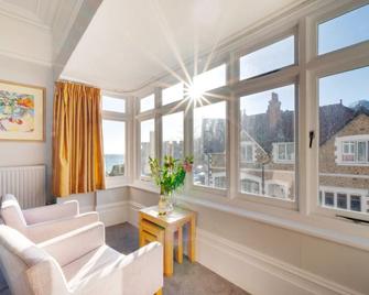 The Belvedere - Beer - Living room
