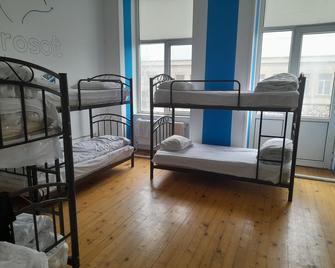 White City Hostel - Baku - Schlafzimmer