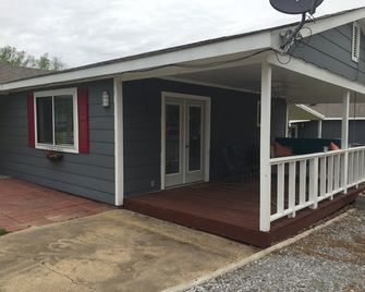 Spacious Newly Decorated House At Horseshoe Lake Arkansas - Hughes - Building