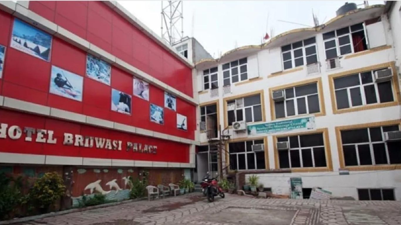 Hotel brijwasi palace