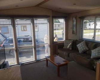 6 Berth Caravan on Lakeside Holiday Park - Burnham-on-Sea - Living room
