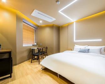 Plain Hotel - Chuncheon - Спальня